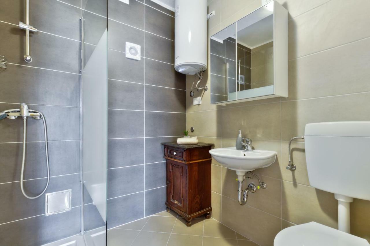 Apartmani Anna Umag Exterior photo