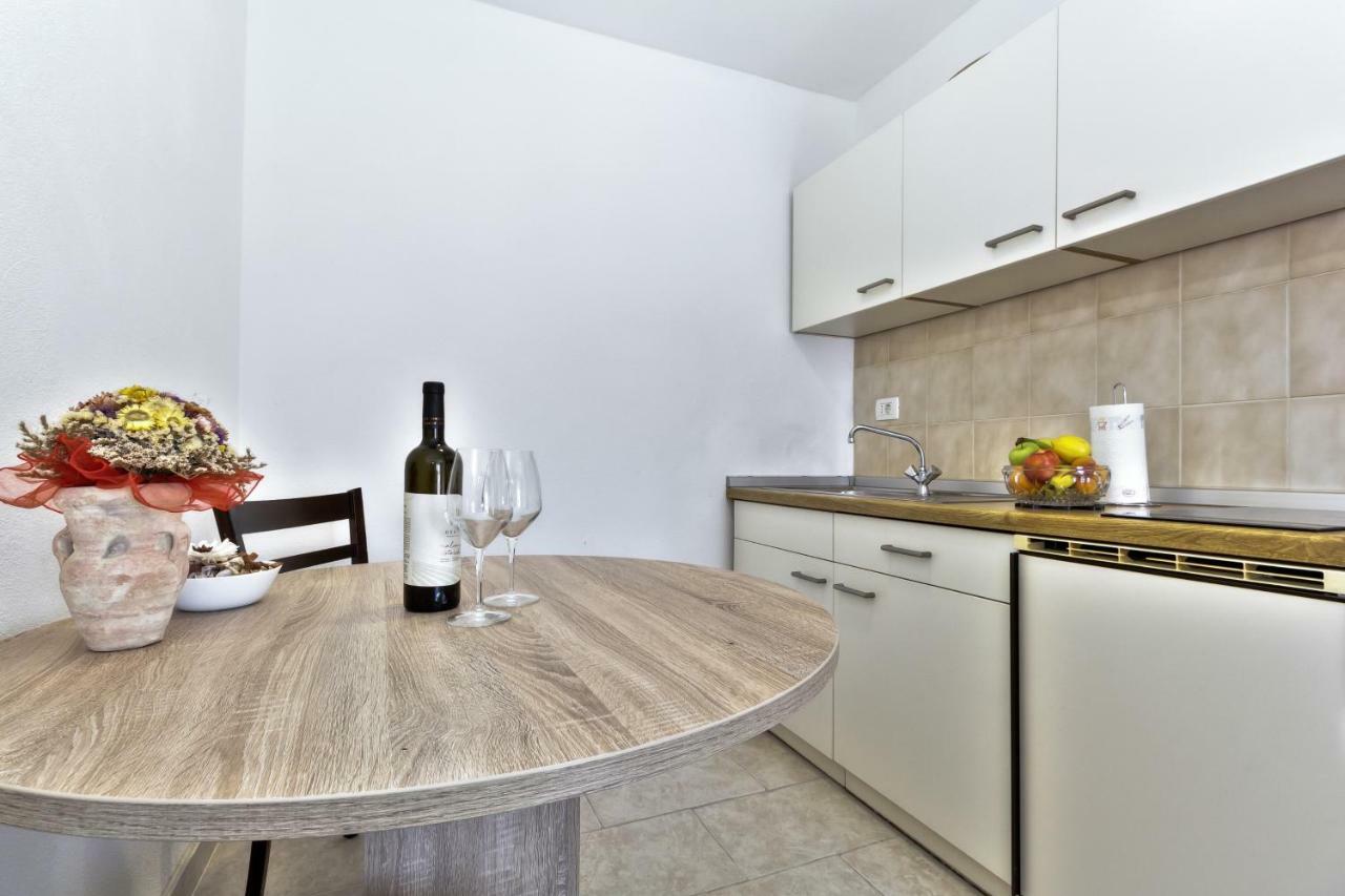Apartmani Anna Umag Exterior photo