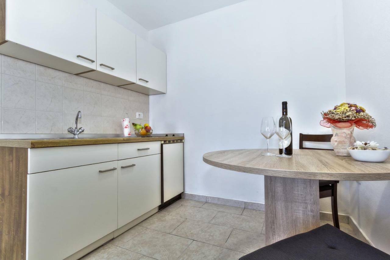 Apartmani Anna Umag Exterior photo