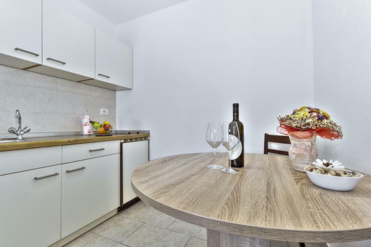 Apartmani Anna Umag Exterior photo